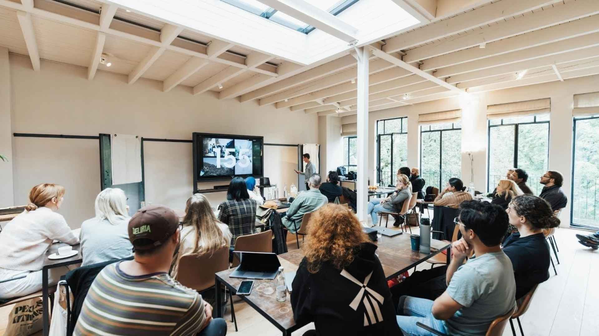 Desarrollo profesional el factor que más influirá en la fidelización del talento en 2026 - Serlog