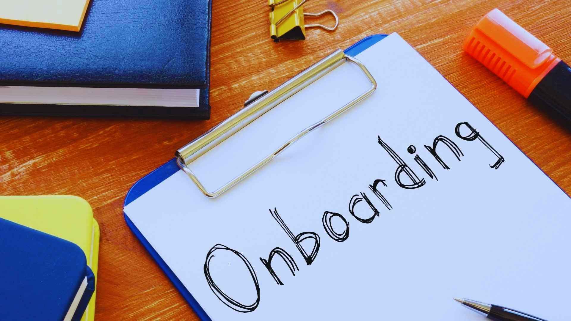 Cómo diseñar un proceso de onboarding que reduzca la rotación en el primer año - Serlog