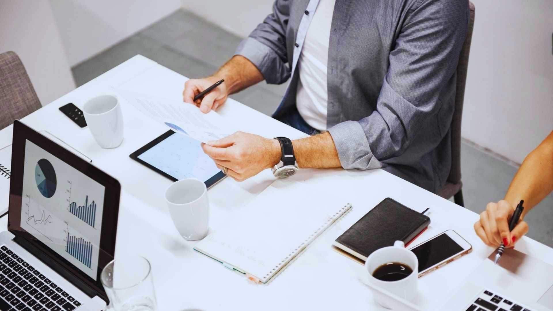 Cómo mejorar el clima laboral en 30 días - Serlog